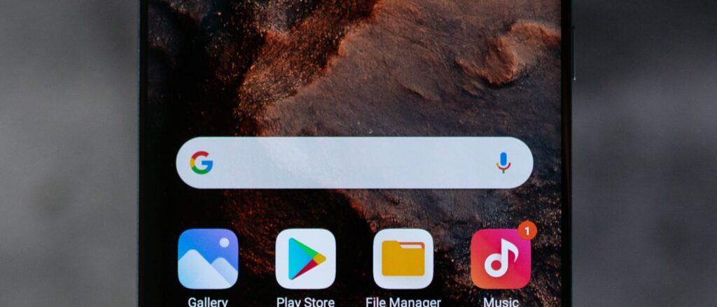 Smartphone met Google-zoekbalk