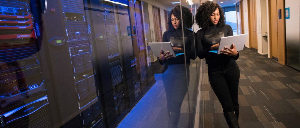 IT-professional in serverruimte