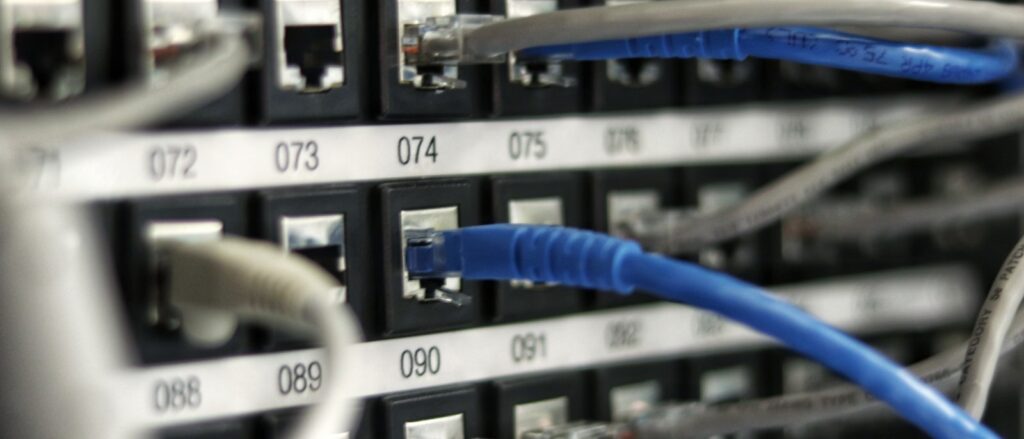 Netwerkkabels in serverrack