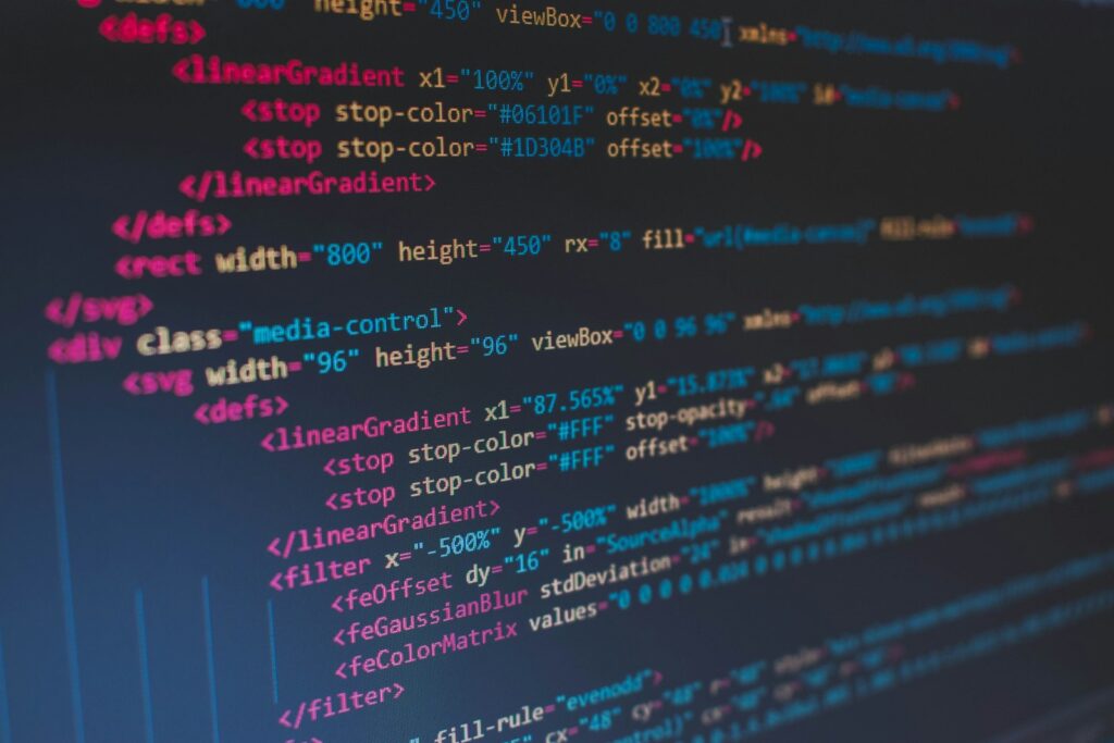 Regels programmeercode op een beeldscherm