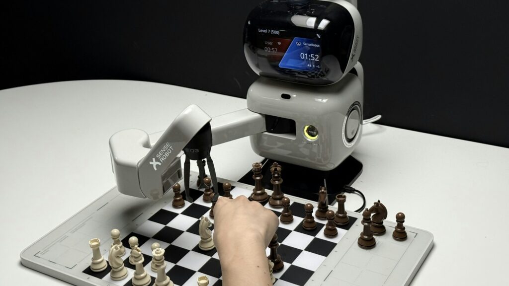 Robotarm werkt samen met een menselijke hand